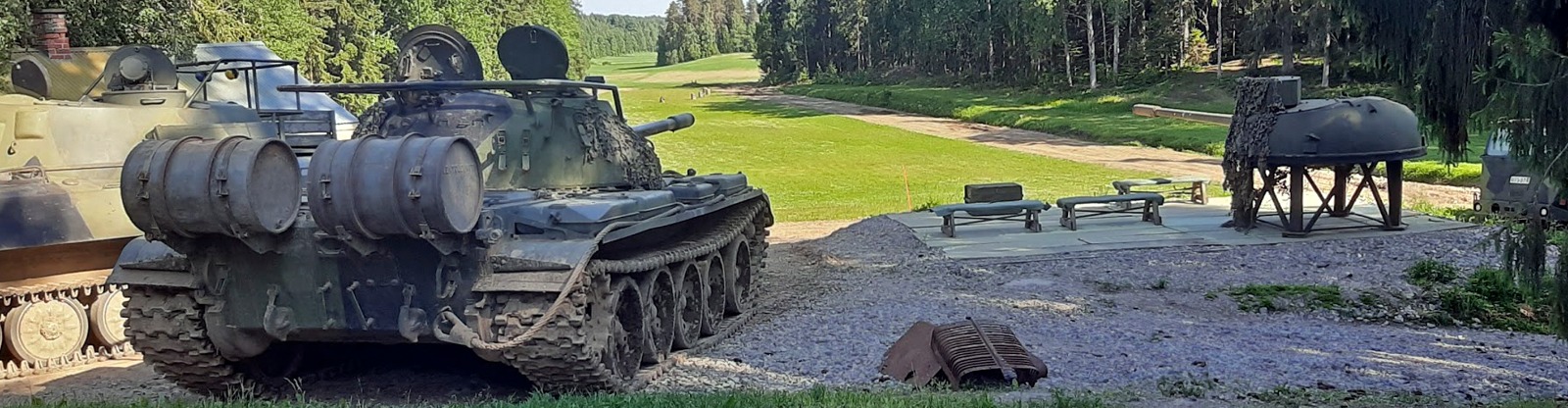 T-55 Panssarivaunu pihalla.